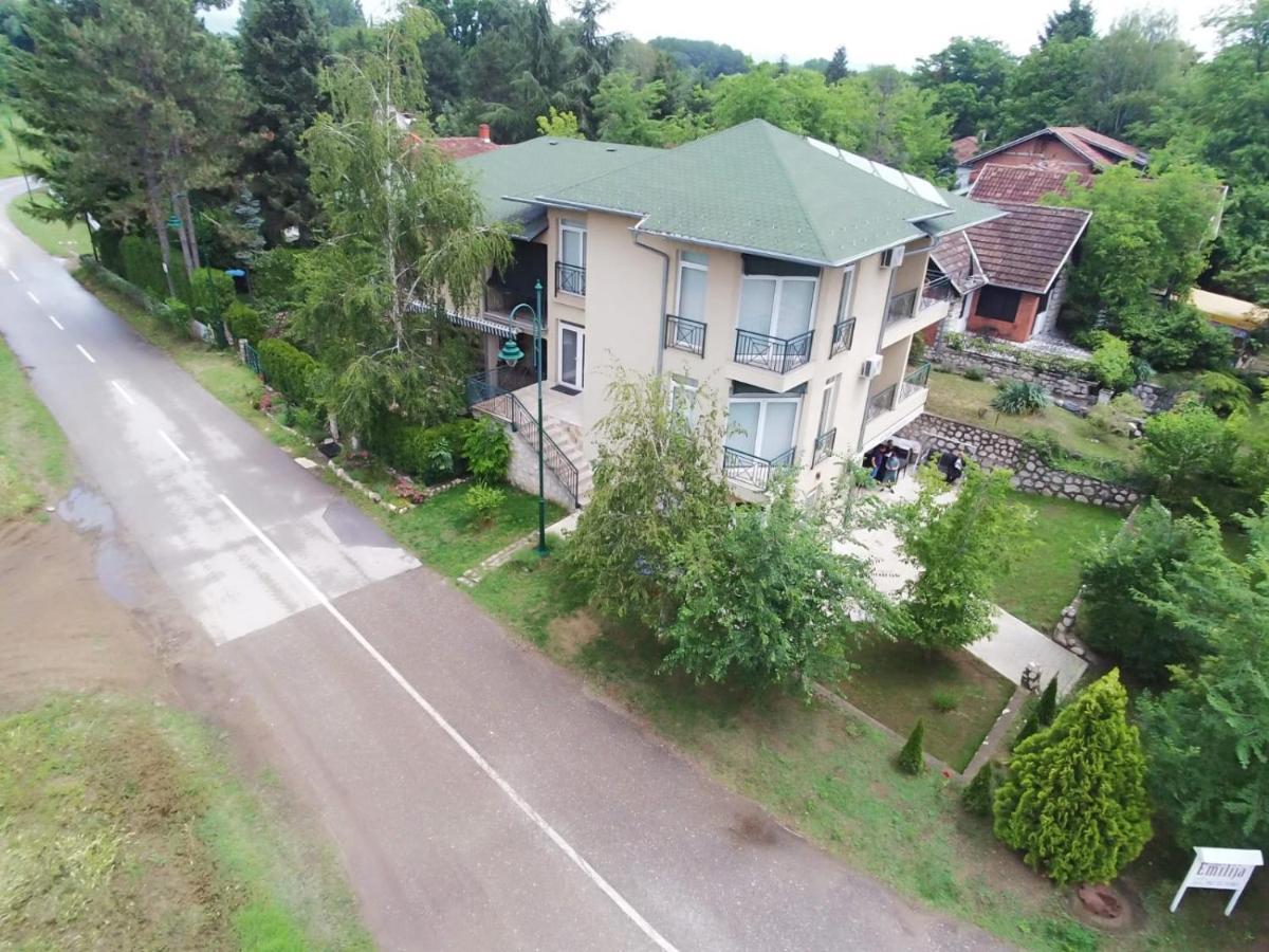 Sobe Emilija Hotel Veliko Gradiste Ngoại thất bức ảnh