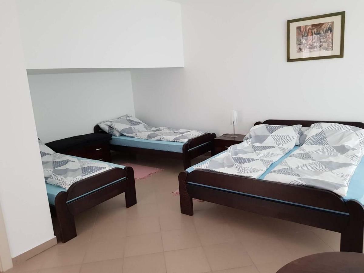 Sobe Emilija Hotel Veliko Gradiste Ngoại thất bức ảnh