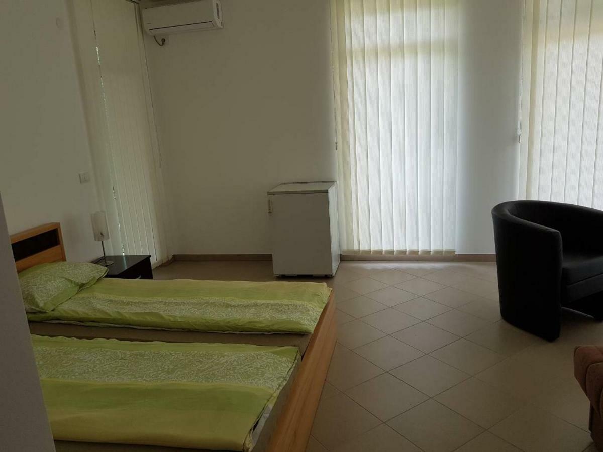 Sobe Emilija Hotel Veliko Gradiste Ngoại thất bức ảnh